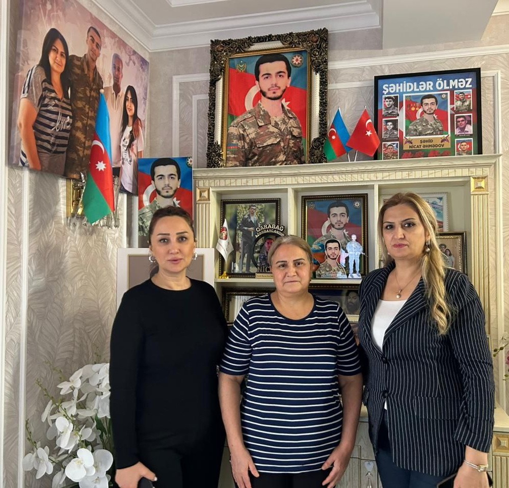 YAP Nizami rayon təşkilatının könüllüləri şəhid ailələrini ziyarət ediblər - FOTOLAR